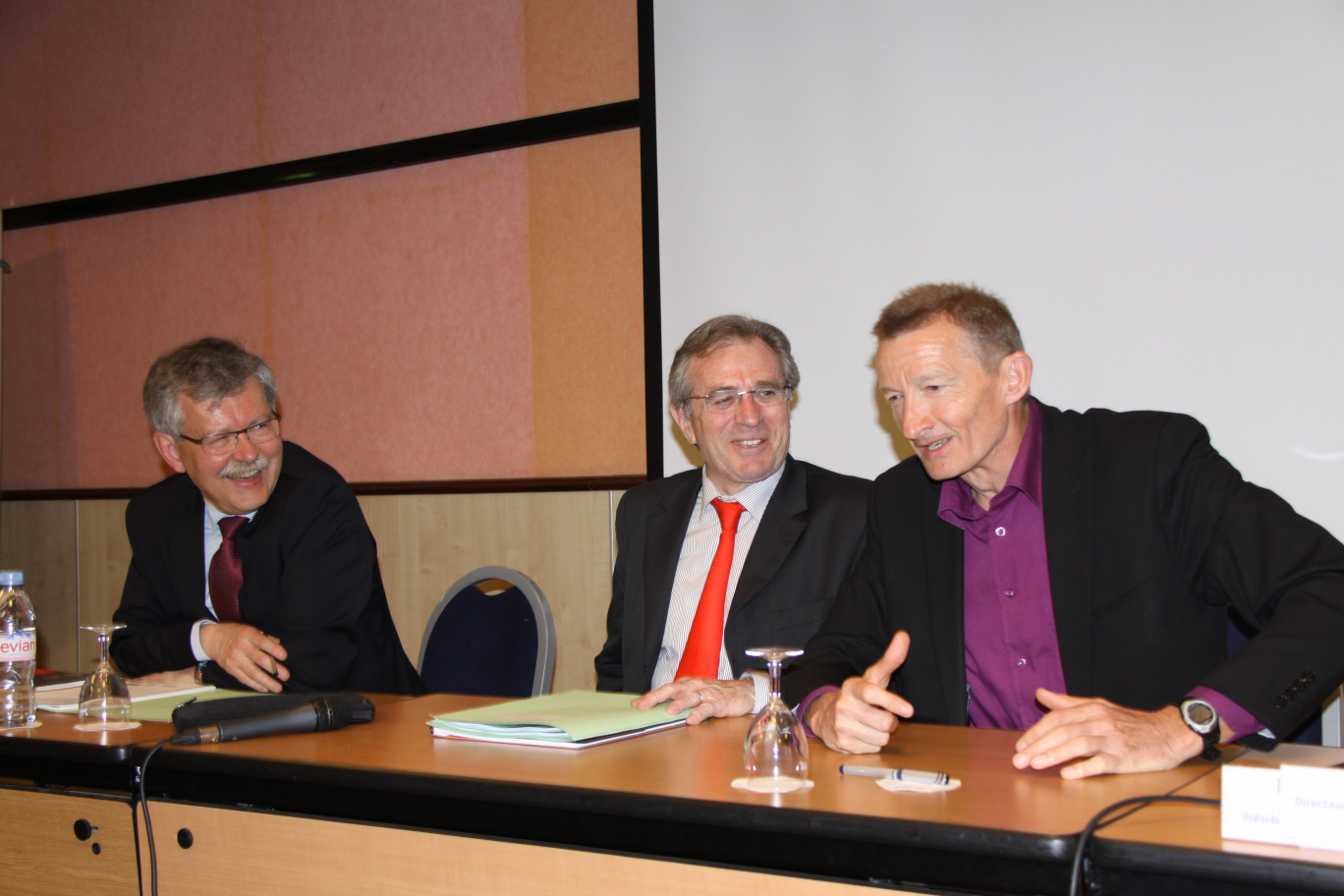 De gauche à droite, lors de la conférence de presse : Claude Lenglet, directeur du projet 3ème révolution industrielle en Nord-Pas de Calais, Philippe Vasseur et Jean-François Caron.