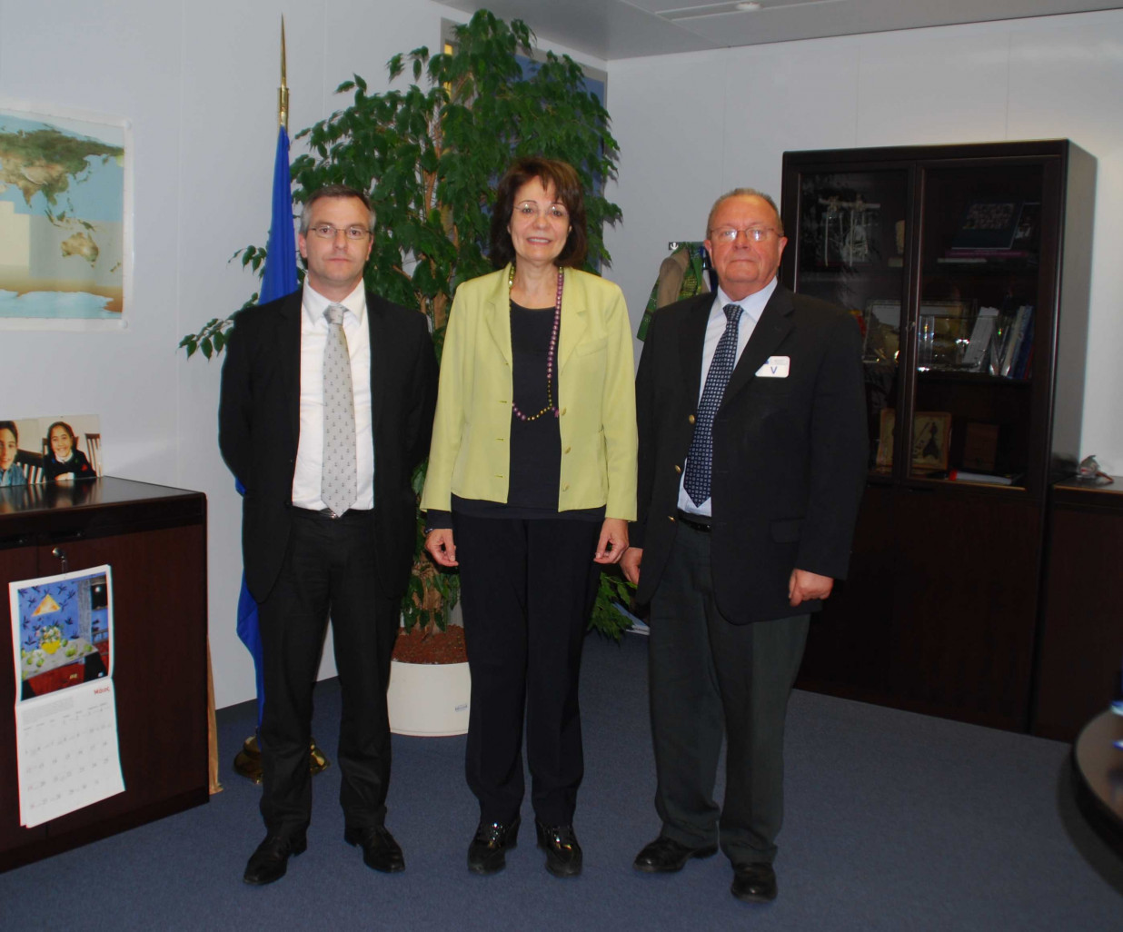 La Commissaire européen Maria Damanaki entourée d'Olivier Le Nezet et de Claude Allan (à droite).