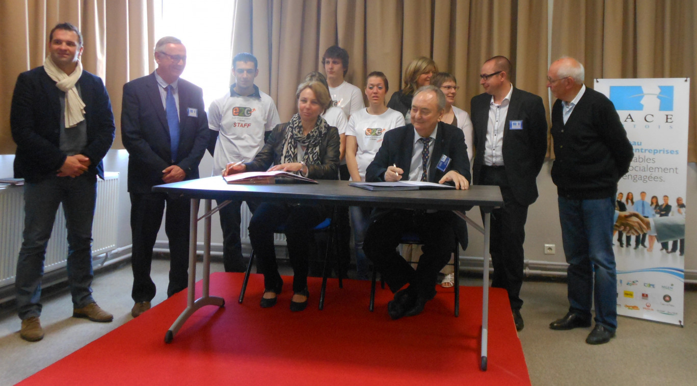 Lors de l’assemblée générale, FACE Artois a signé une convention de partenariat avec l’École de la 2ème chance d’Arras/Liévin.