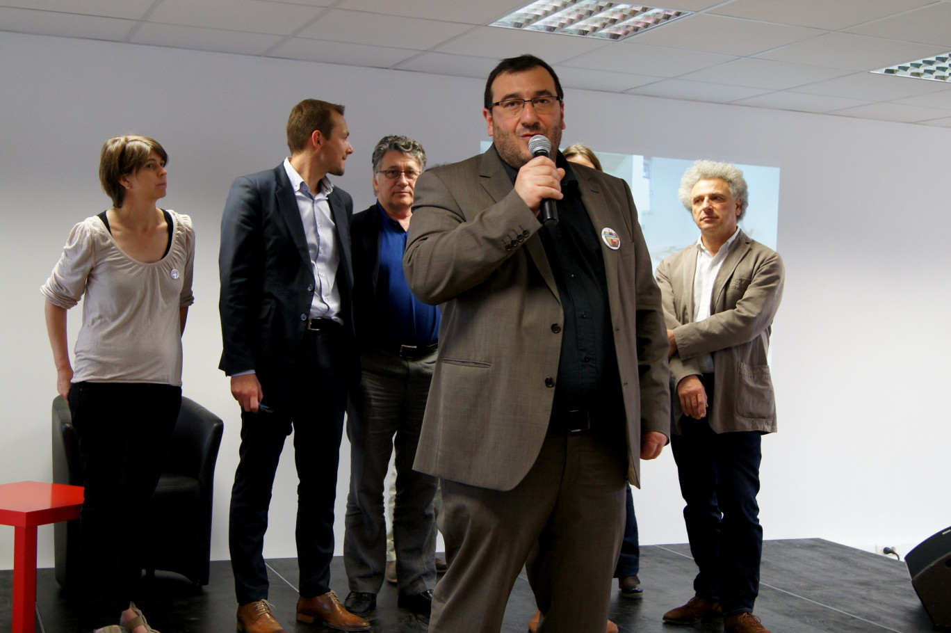 Patricia Gombert, gérante d’Affaires Publiques, Nicolas Wallet, Directeur général de Grands Ensemble, Alain Garlan, administrateur de Smart, Patrick Rosenfeld gérant de Culture d’Entreprise et Ssandrino Ggraceffa, Président de la Grappe (au micro).  