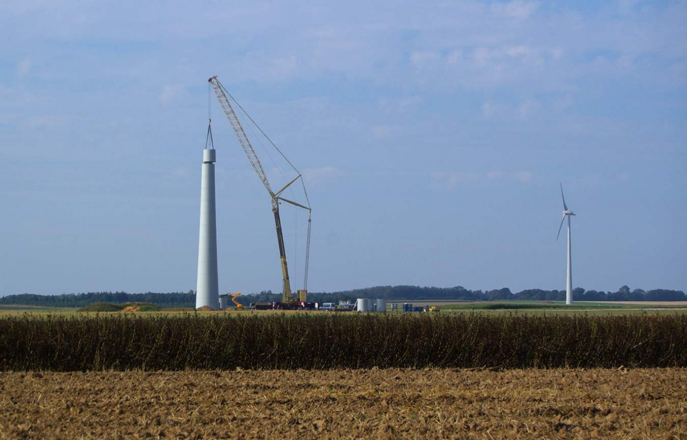 Chacune des neuf éoliennes