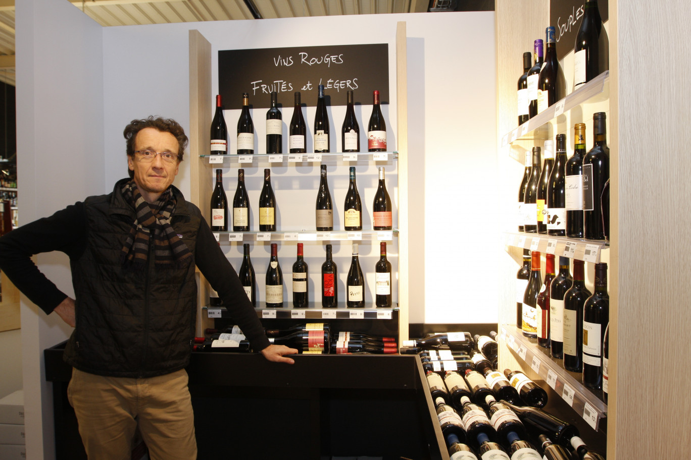 Damien Delebarre est un passionné du vin et de son univers. Il a développé un concept intéressant de classification du vin par les saveurs qu’il dégage et non pas par région de production.