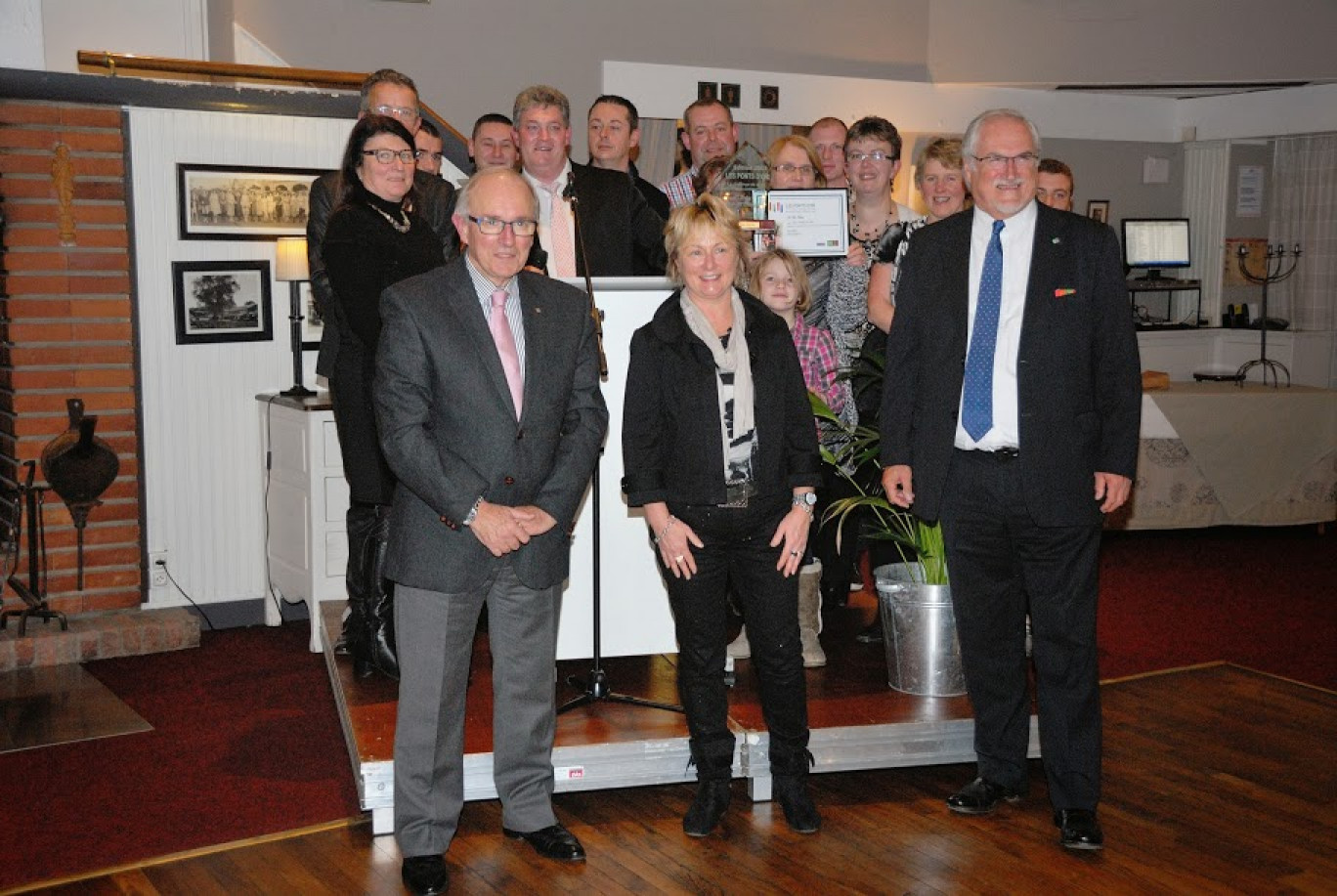 Vendredi 22 novembre en présence d’Édouard Magnaval, président de la CCI Artois, le trophée de la performance commerciale a été remis de manière symbolique à l’ensemble du personnel.