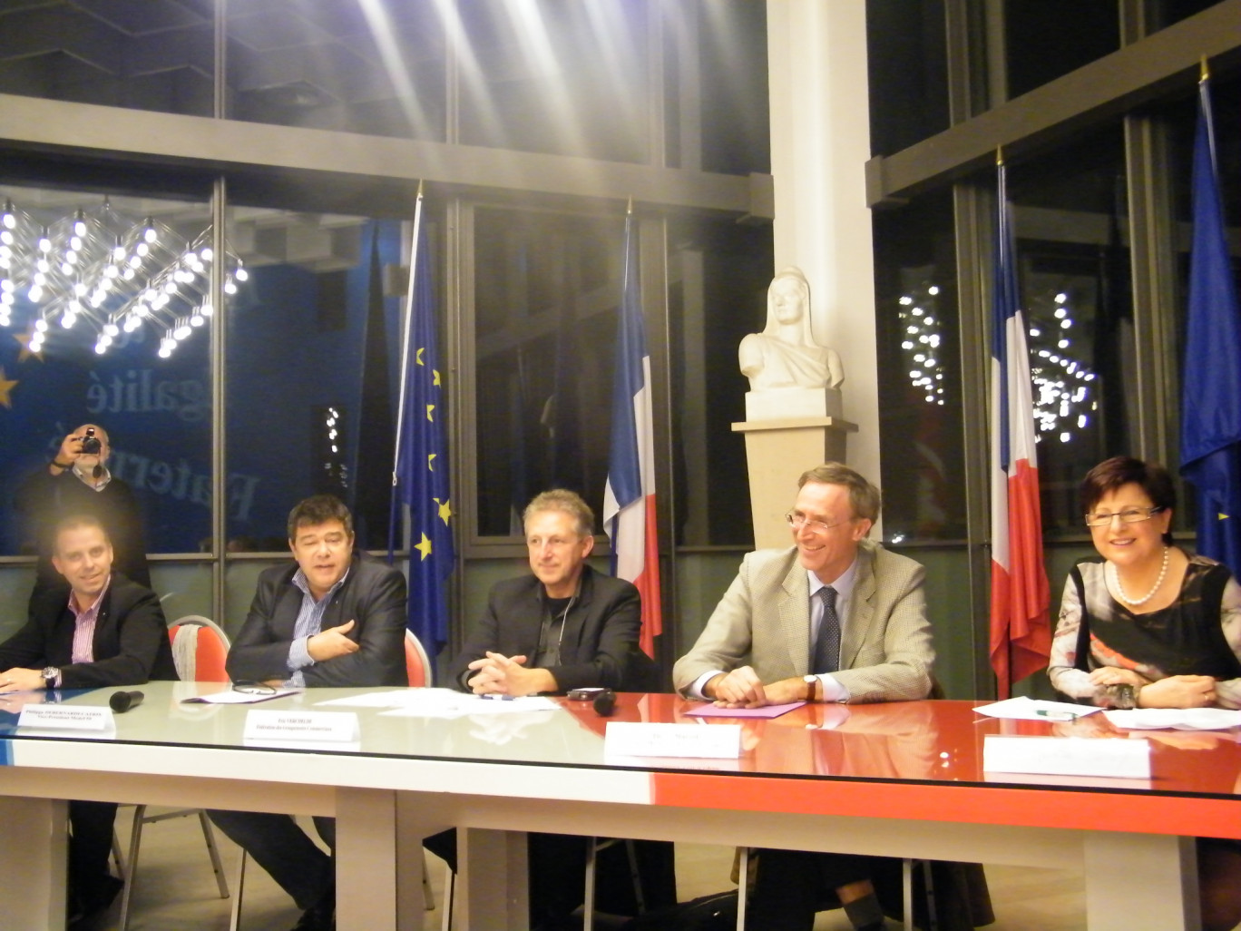 « Signature d’une convention entre commerçants de Flandre et Medef Cote d’Opale ».