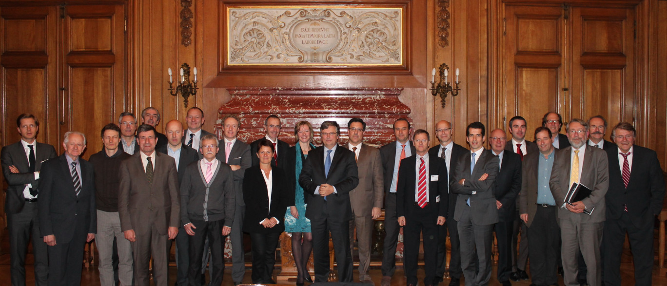 Les membres du Club des entreprises centenaires réunis en salle des séances à la CCI Grand Lille.
