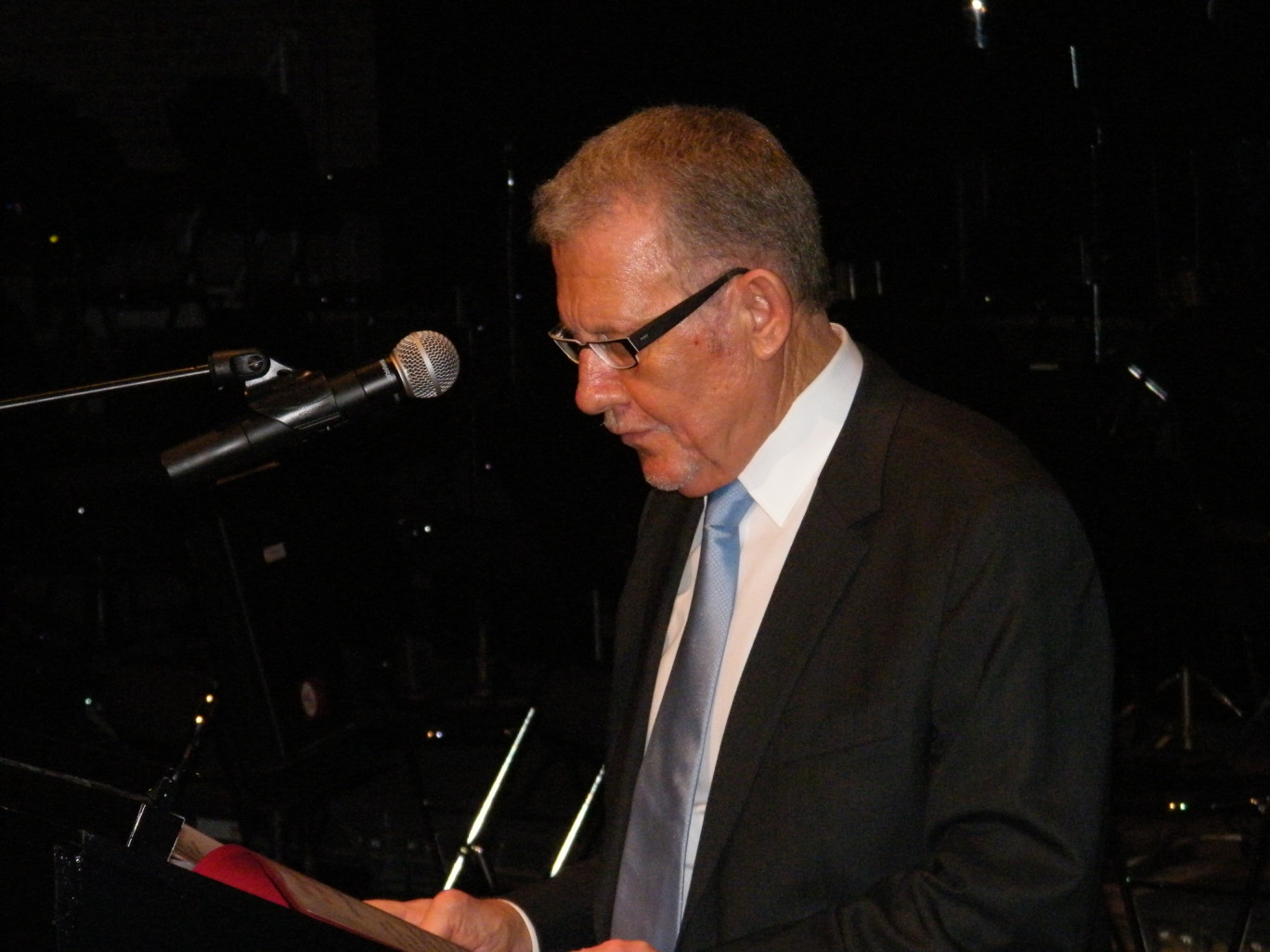 « Jean-Claude Dissaux, maire d'Aire-sur-la-Lys et conseiller général du Pas-de-Calais ».