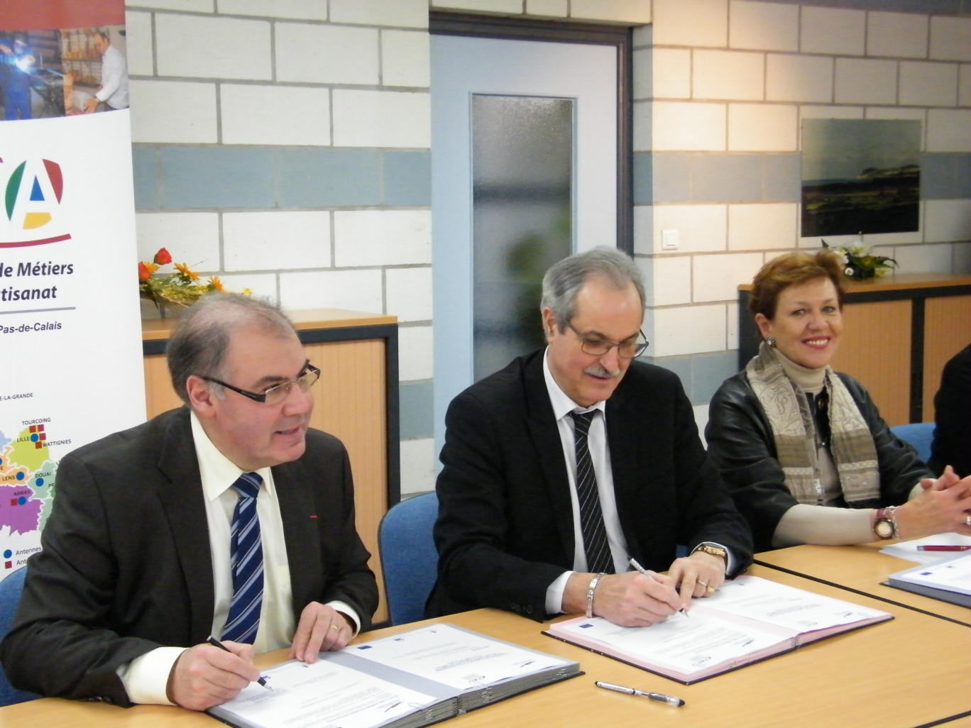 « Signature d'une convention de partenariat entre le sud-ouest du Calaisis et la Chambre des métiers et d el'artisanat le 27 janvier dernier ».