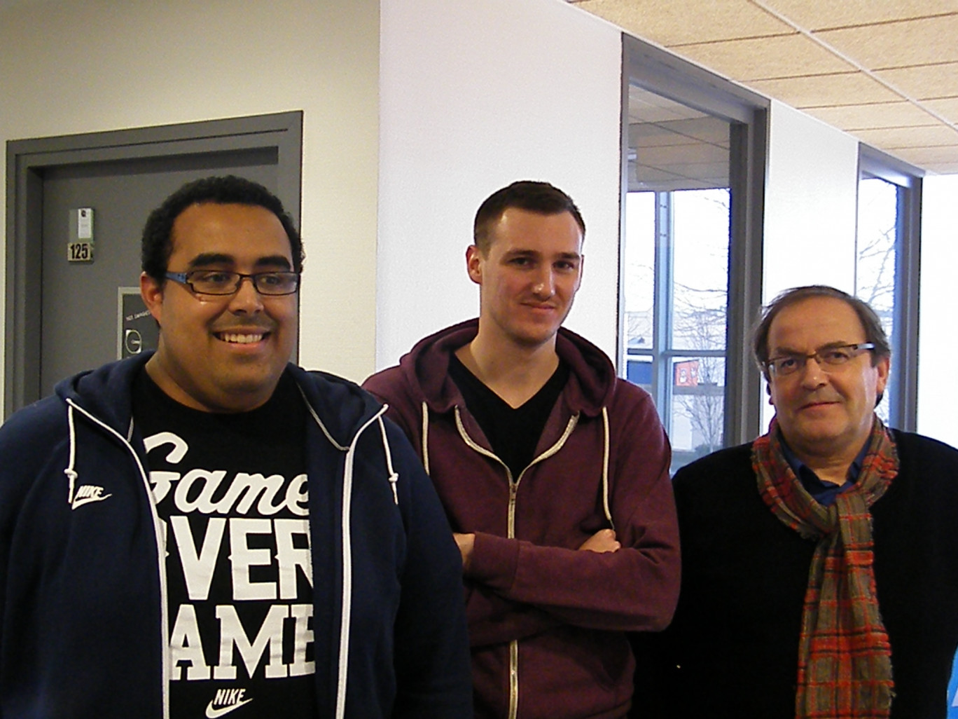 « Gérard Roudaut Pdg de la SAS MapOrientation, à droite, avec ses deux premiers ingénieurs-informaticiens, à Calais, le 27 janvier dernier ».