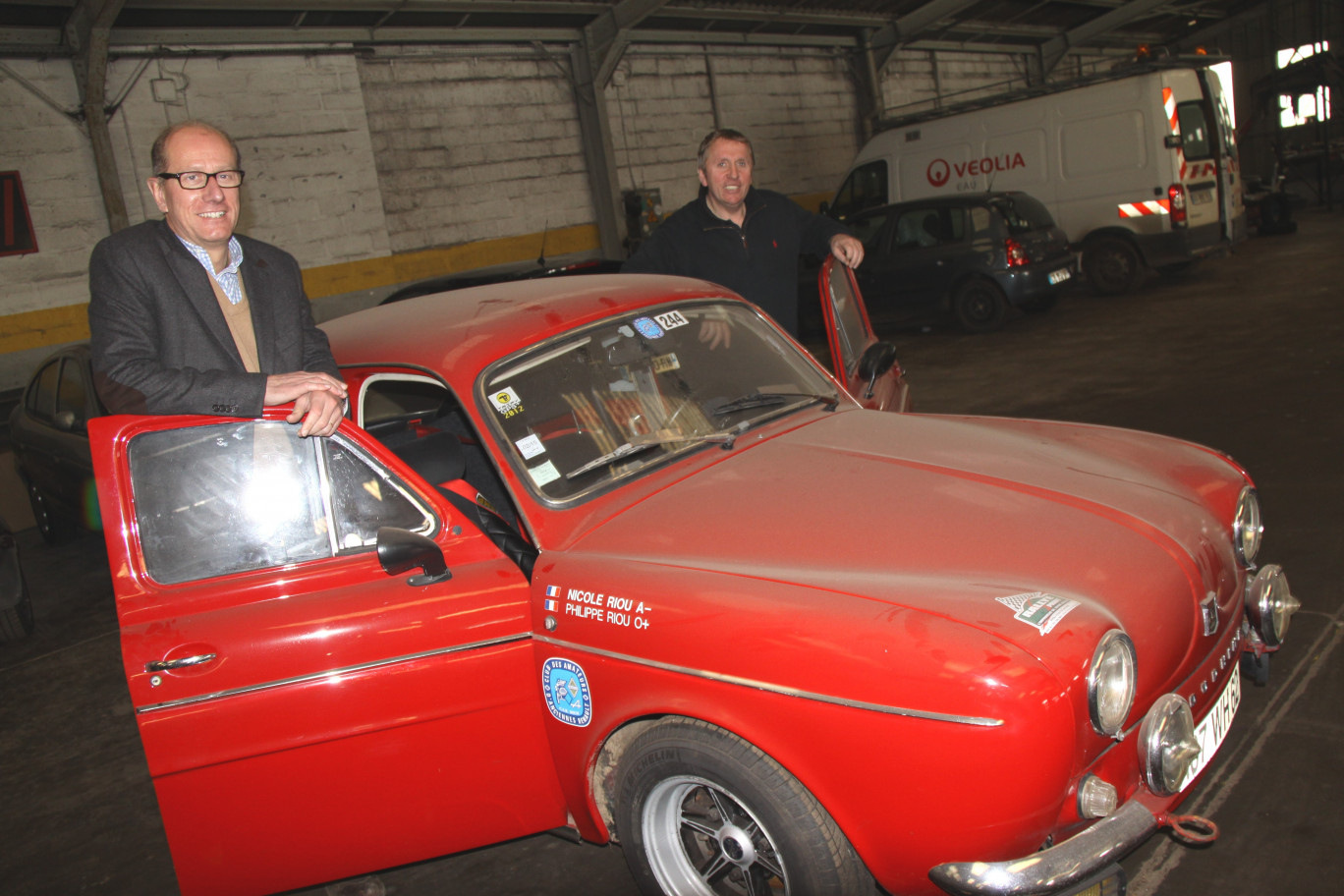 Les propriétaires de voitures anciennes ou de rallye sont fidèles au garage depuis de nombreuses années.