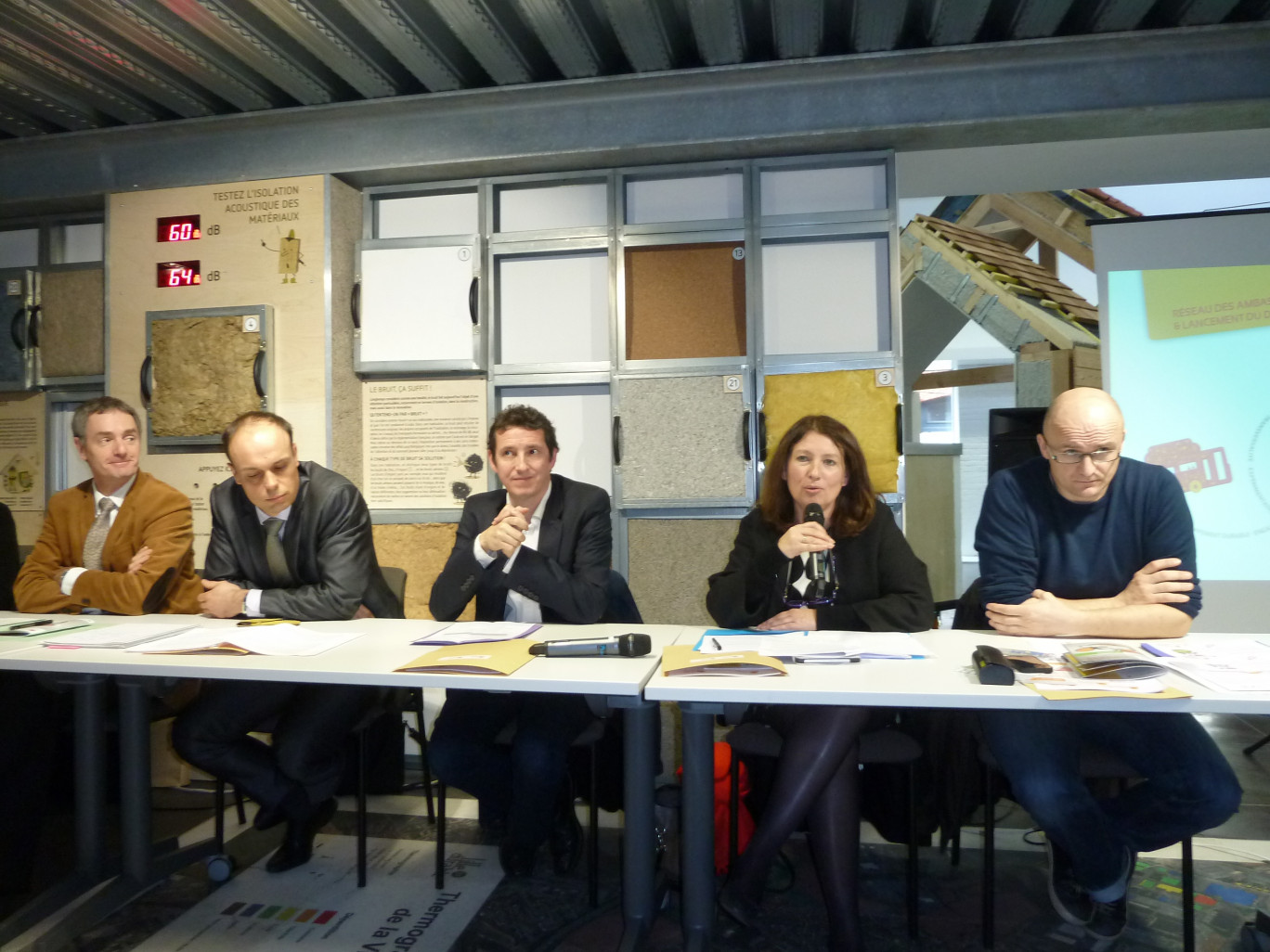 Les représentants de l'Ademe, la DREAL, la ville de Lille, du Conseil régional et du Cerdd annonçant le déploiement de la deuxième génération des Ambassadeurs du Développement Durable et le lancement du DD Tour.