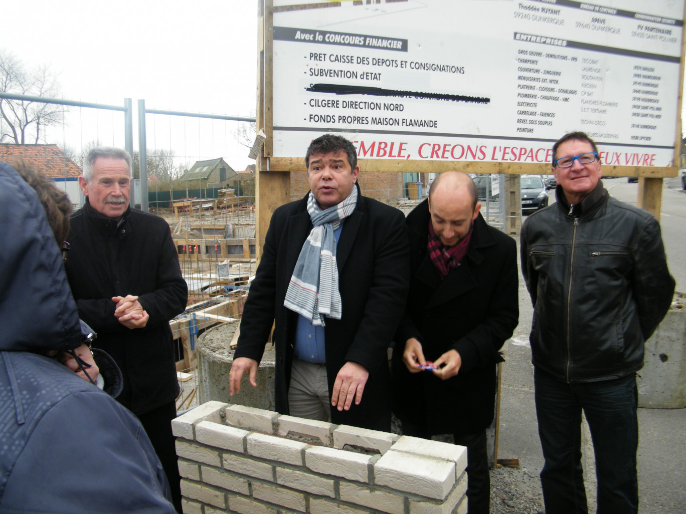 « Pose de la première pierre de 18 nouveaux logements à Ghyvelde le 18 Mars dernier ».
