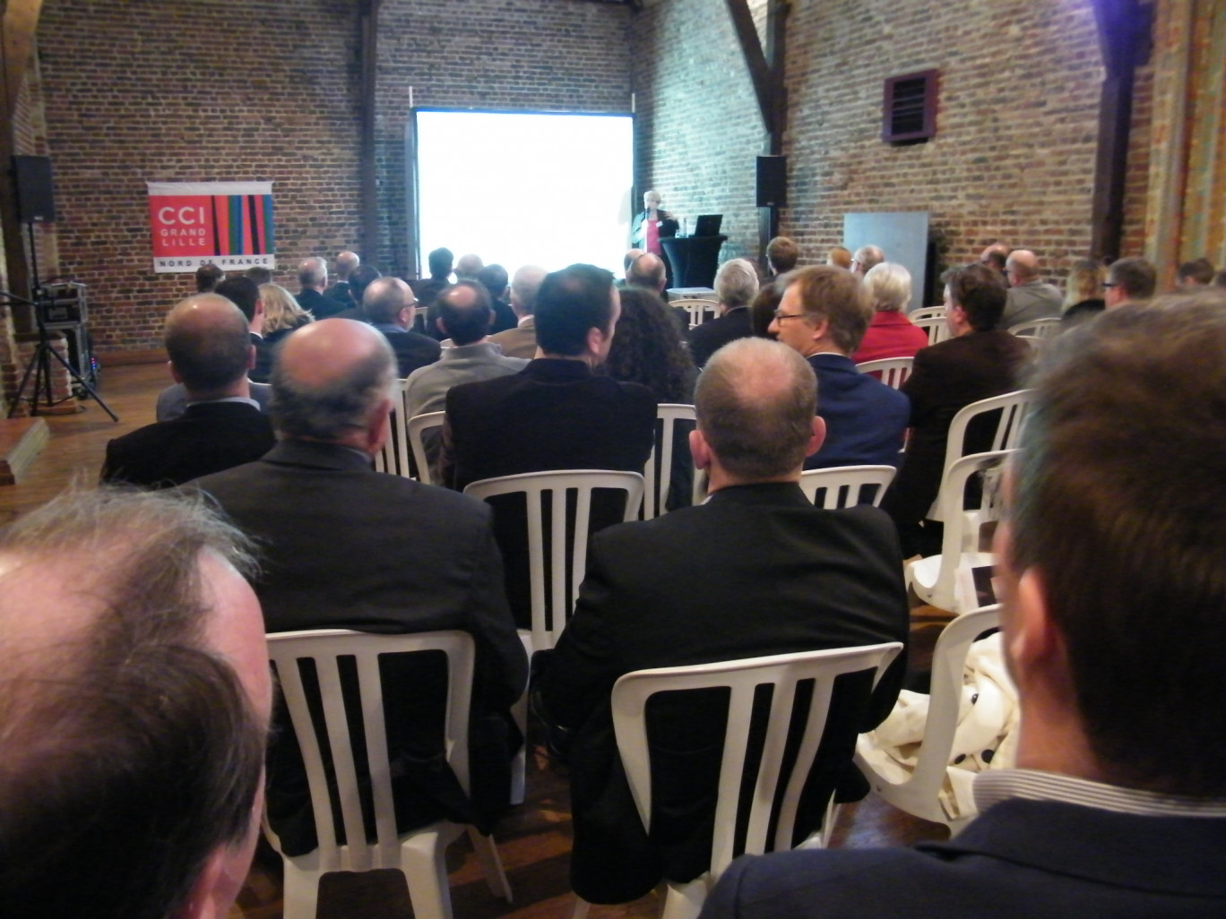 « Une centaine de cadres d'entreprise étaient présents lors de la premières soirée agroalimentaire de la CCI Grand Lille ».
