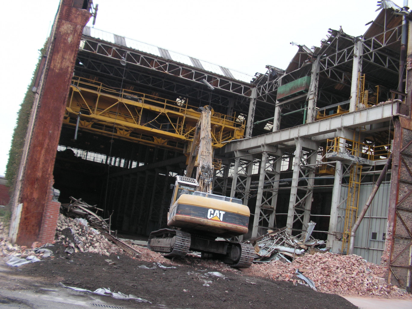 Mardi 18 mars 2014, premier jour de la démolition de l’atelier D de l’ex-Jeumont Schneider.
