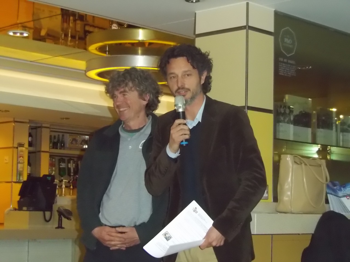 « A gauche, Pierre-Yves Chatelin, navigateur calaisien et Rémi Empisse, président du Calais Business Club ».