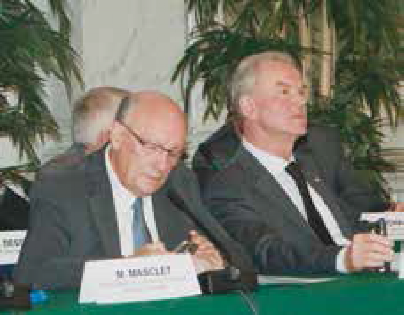 Patrick Masclet, président de l’Association des maires du Nord, aux côtés de Dominique Bur, préfet du Nord, préfet de Région.