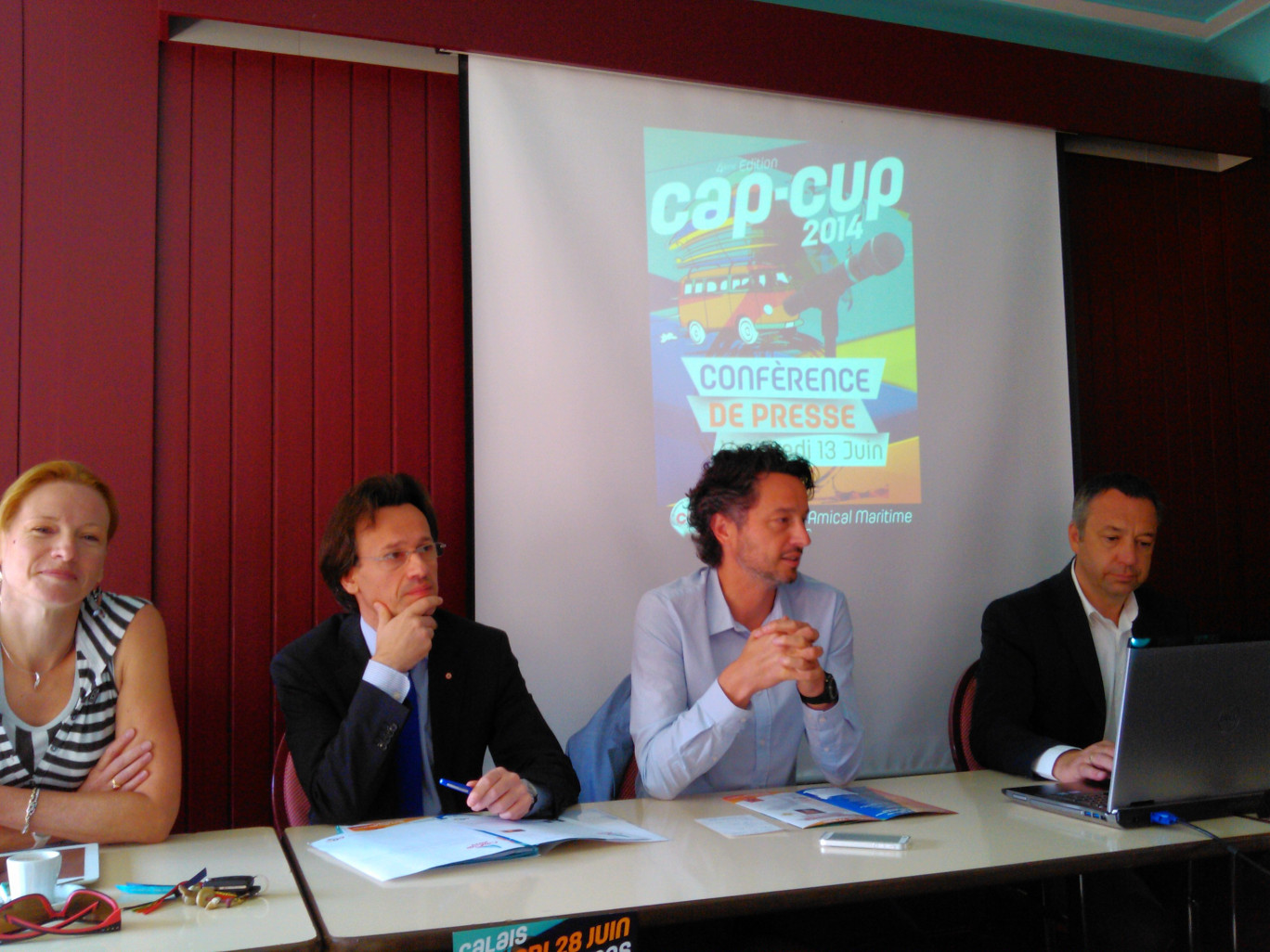 « L'équipe du Calais Business Club avec les partenaires de l'événement ».