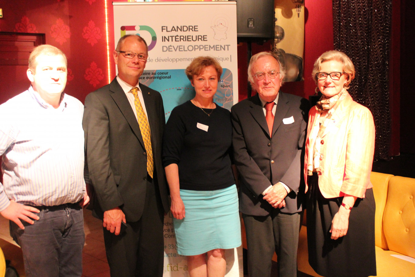 De gauche à droite : Guillaume Balloy (secrétaire), Eric Derudder (président),Bénédicte Crépel (vice-présidente), Jean Pierre Varlet (trésorier) et Renée Ingelaere (présidente de l'antenne territoriale Flandre Intérieure de la CCI Grand Lille).