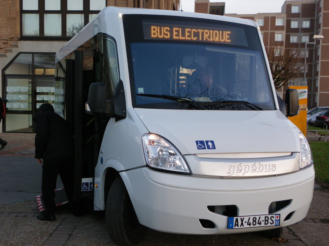 «Bus électrique du réseau CASO Bus à Saint-Omer ».