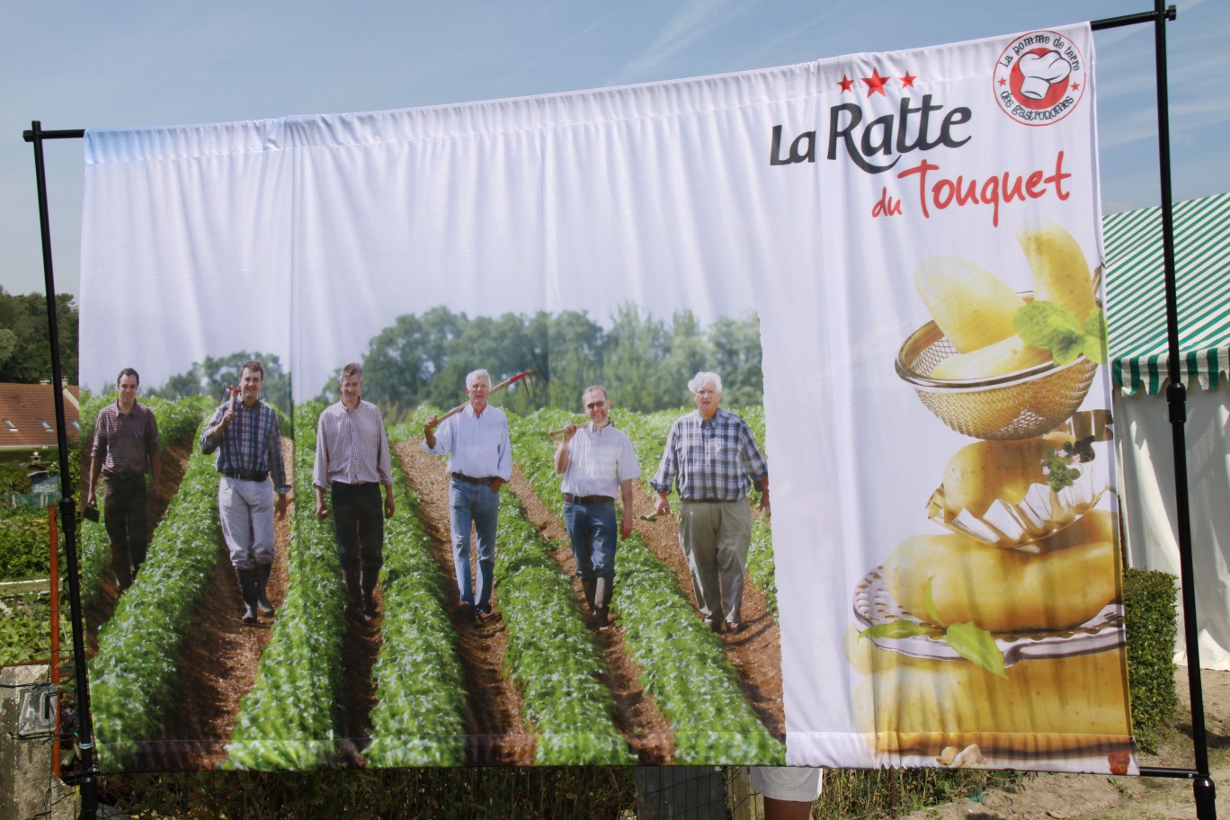 Un groupement de producteurs se sont unis pour faire de la ratte du Touquet, produit du terroir régional (cultivé en Côte d’Opale et en Picardie), la pomme de terre des gastronomes.