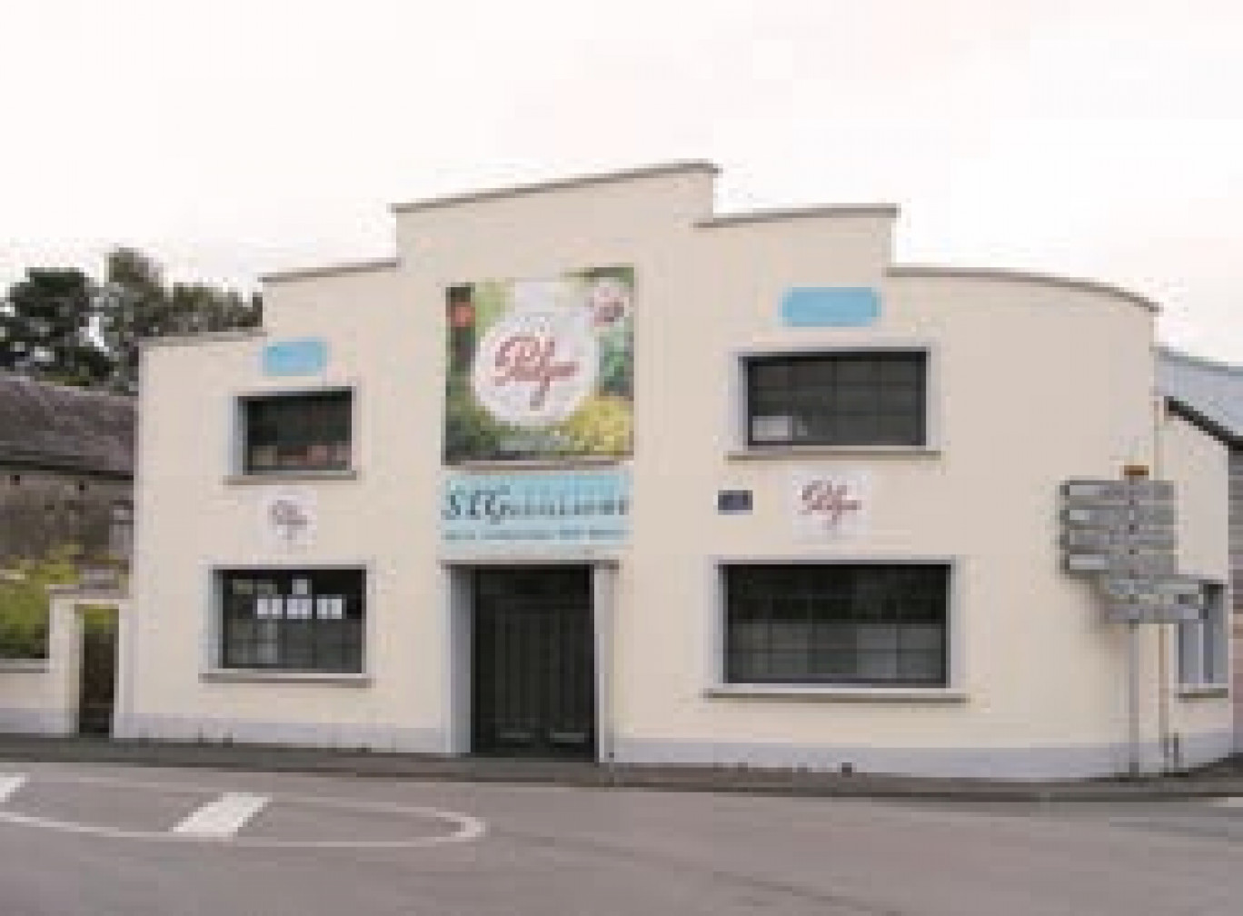 La façade de l’entreprise, implantée dans la commune de Bousies, proche de Landrecies. L’ancienne chaudronnerie a laissé la place à la Société d’embouteillage Guillaume, mais c’est toujours la même famille qui dirige l’activité.