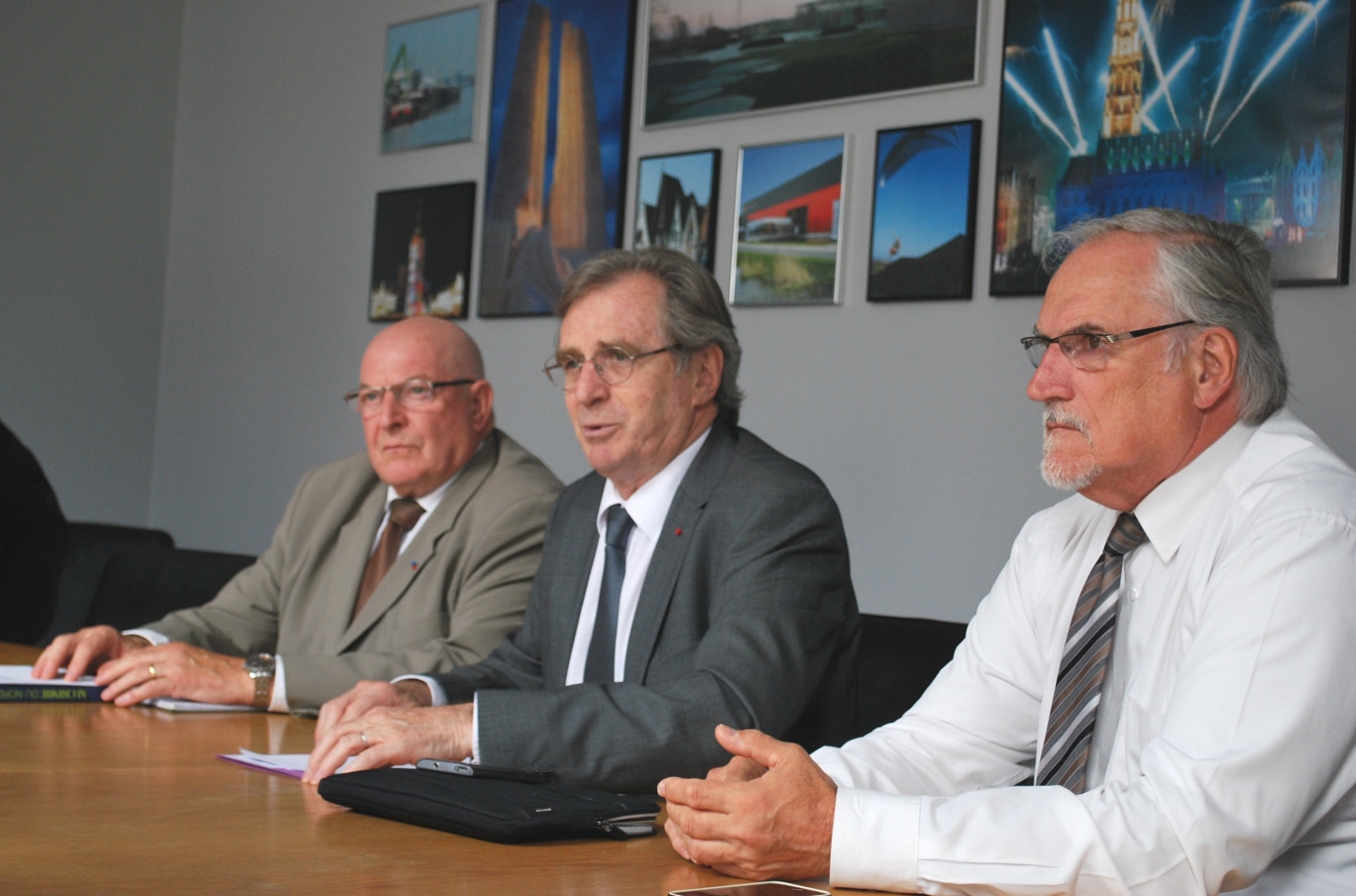 Lors de la conférence de presse, de gauche à droite, Jacky Lebrun, président de la CCI Picardie, Philippe Vasseur, président de la CCI Nord de France, et Edouard Magnaval, président de la CCI Artois.