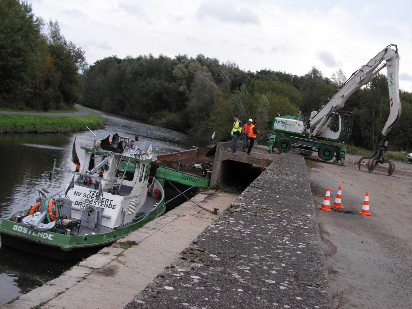 Au bord de la Sambre, à Louvroil. Bateaux pousseurs et barges séduiront-ils les entreprises ? C’est l’enjeu du projet européen Watertruck.