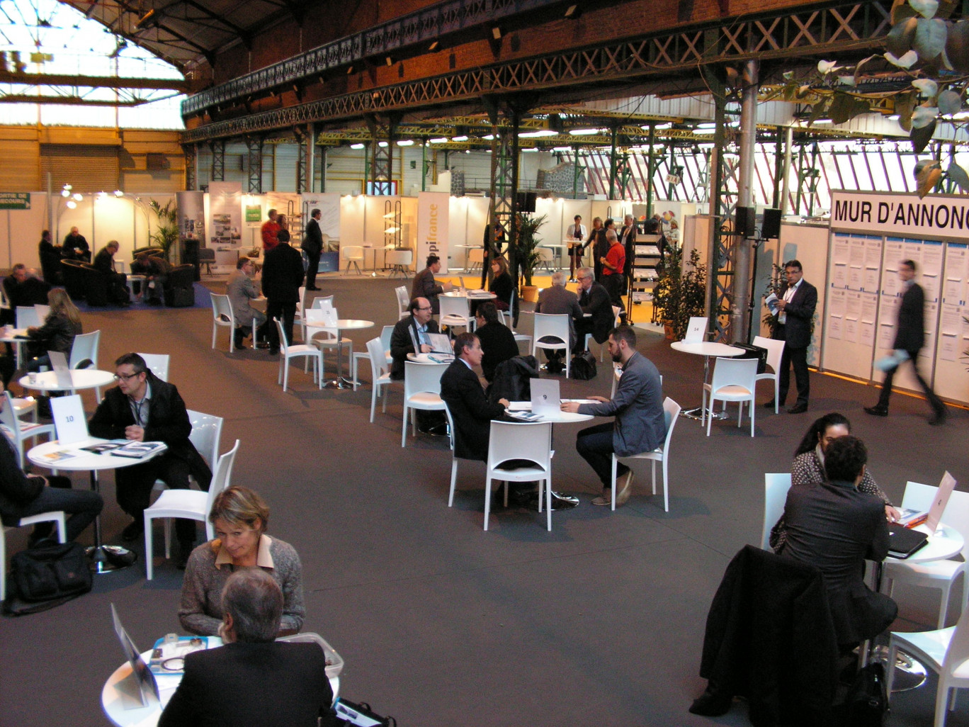 La vocation principale de ces Rencontres : permettre des rendez-vous d’affaires entre les entreprises de la mécanique.