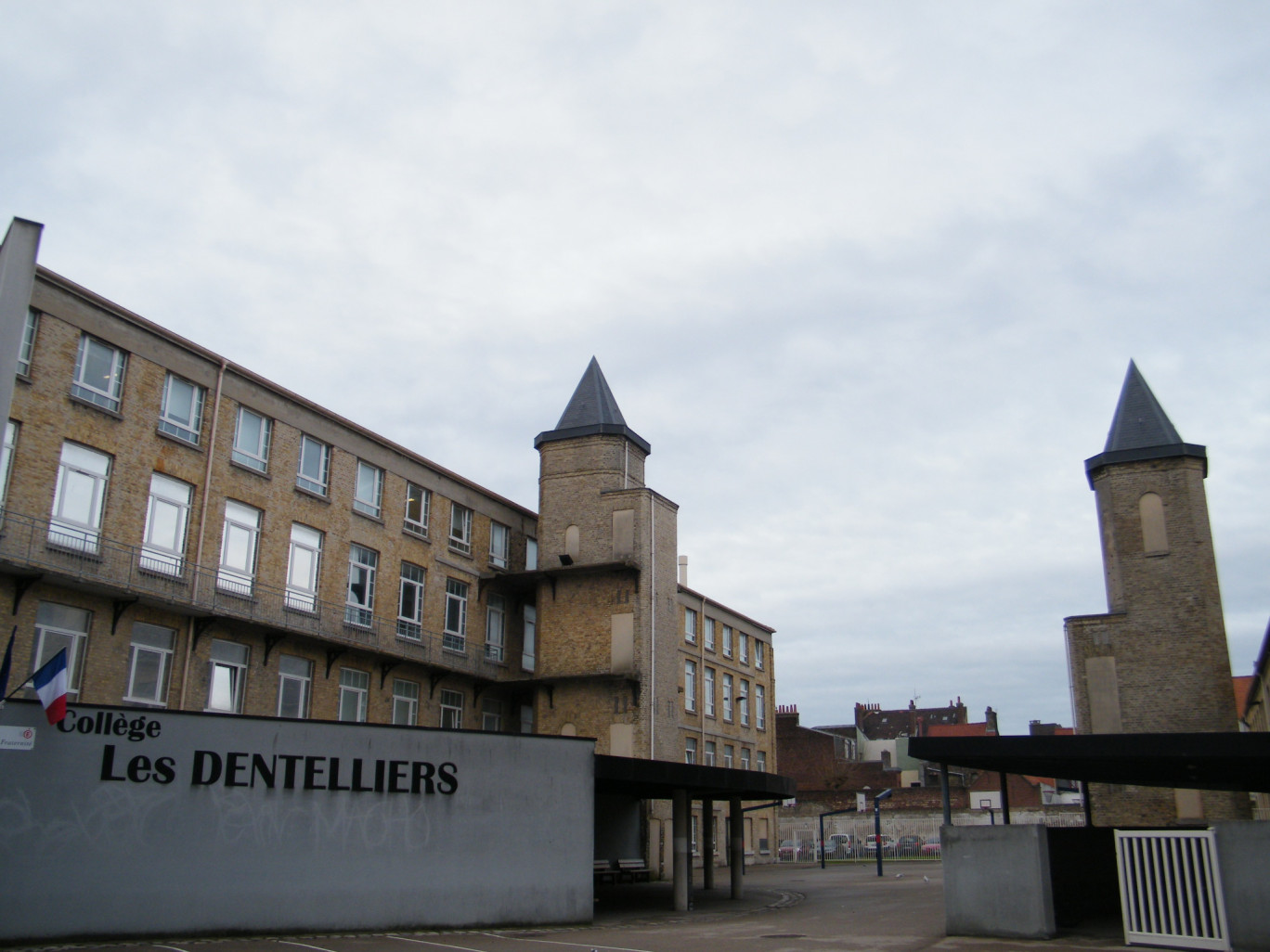« Le collège des Dentelliers à Calais ».