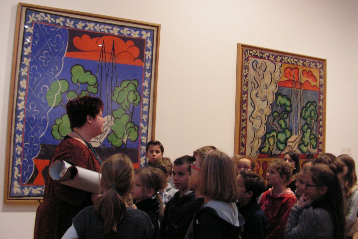 Lors de la visite d’élèves en primaire à l’école Notre Dame de Santes, visite réalisée en compagnie d’une des guides conférencières du musée Matisse, Clarisse Van Gucht.