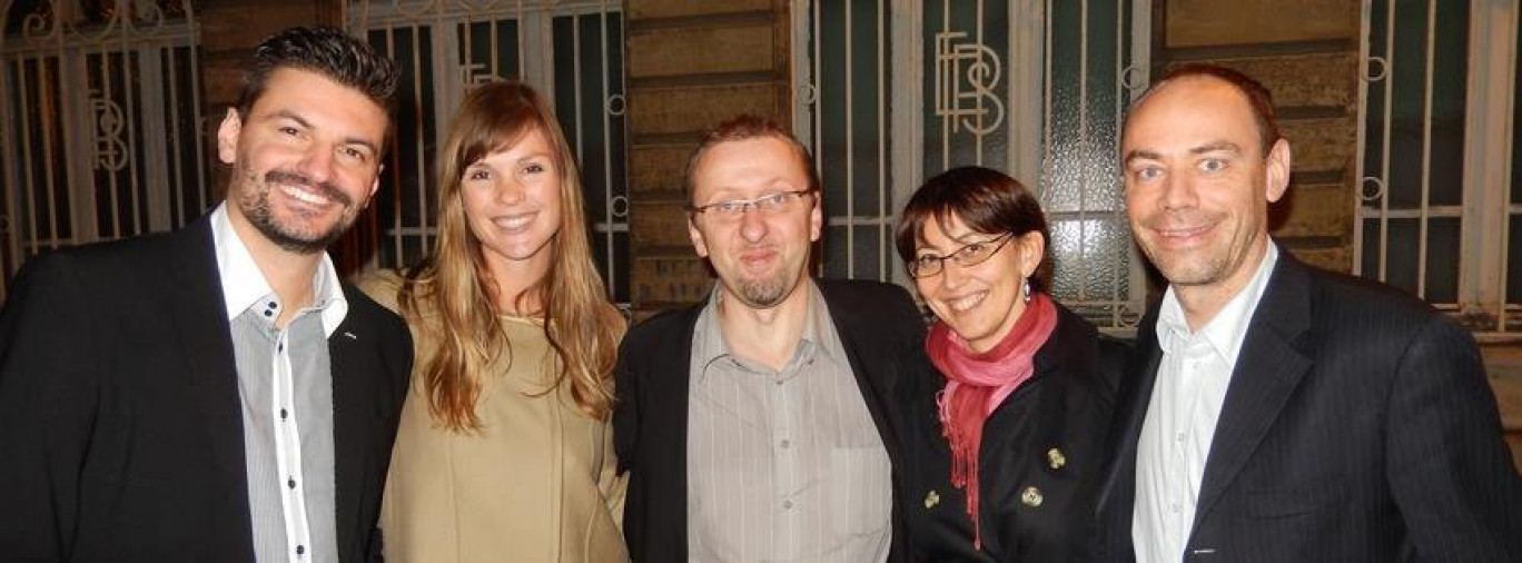 Le nouveau bureau de la Jeune chambre économique d’Arras comprend (de gauche à droite) : Stéphane Dessenne, vice-président communication/développement,  Candice Dubois, vice-présidente partenariat et trésorière, Philippe Erouart, président 2015, Delphine Bourgeois, vice-présidente formation et secrétaire, et Jean-Raymond Fayat, vice-président actions.