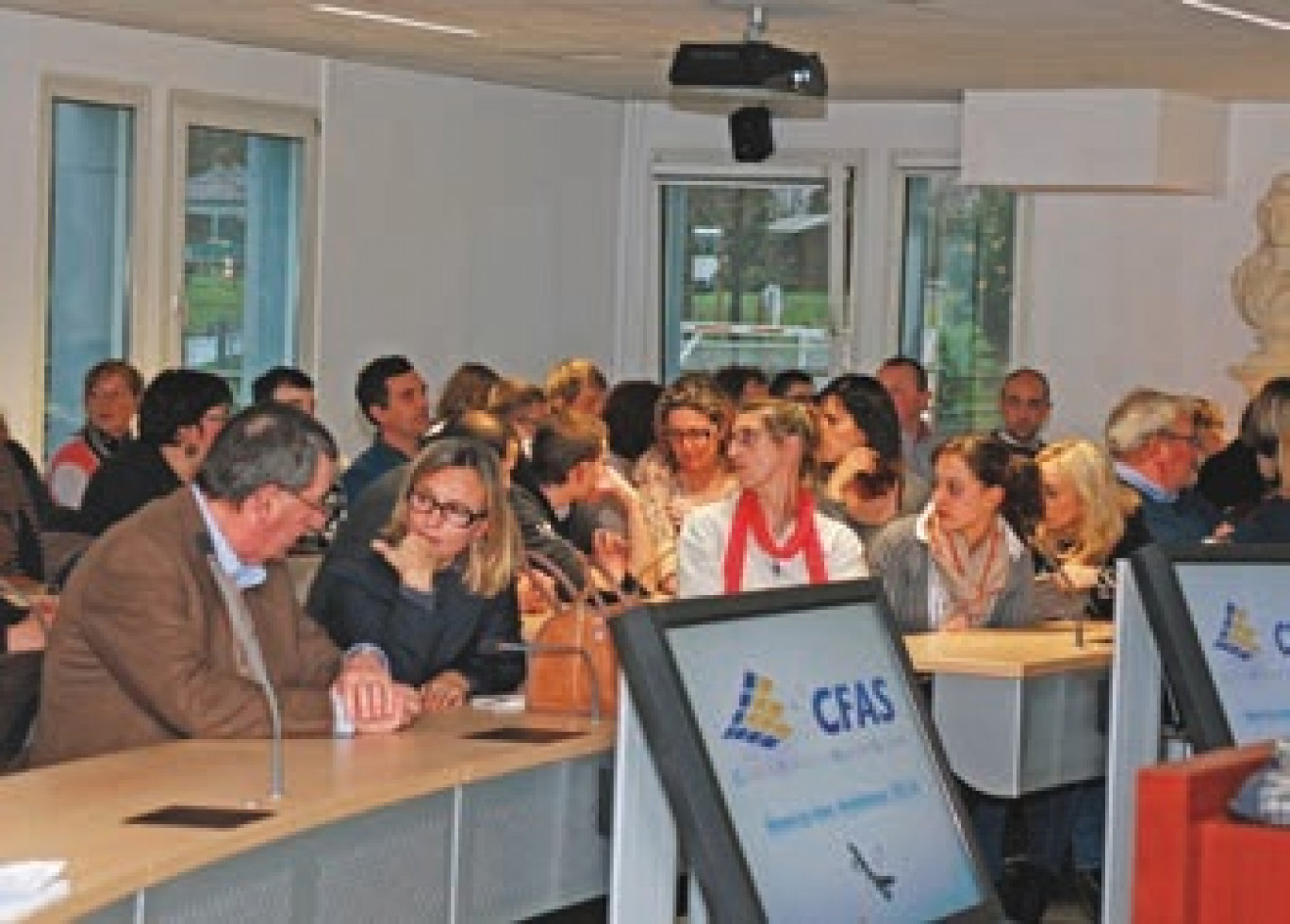 Une salle comble pour rendre hommage aux 21 diplômés.