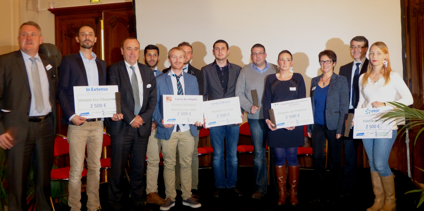 L’ensemble des lauréats des Victoires de l’Initiative lors de la cérémonie de remise des prix du concours régional des repreneurs d'entreprise au Musée des Beaux-Arts d’Arras.