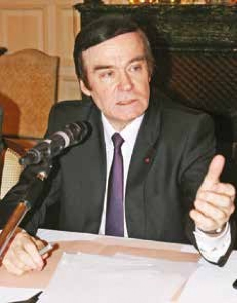 Jean-François Cordet affirme la présence de l'Etat.