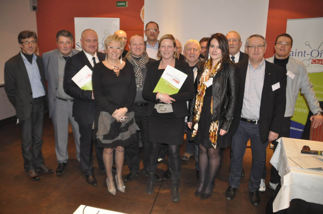 Le nouveau C. A. de Saint-Omer Challenge. Au premier plan et de gauche à droite, le trio féminin directionnel Catherine Maes, Carole Lobry et Sophie Bosquet. Manque Véronique Dagneaux, la trésorière.