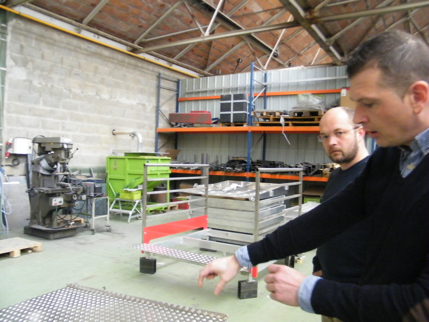 « Devant une partie des pièces installation d’accessibilité, Nicolas Busignies, chargé d'affaire chez Portakabin, à Calais dans les ateliers de l'APF ».