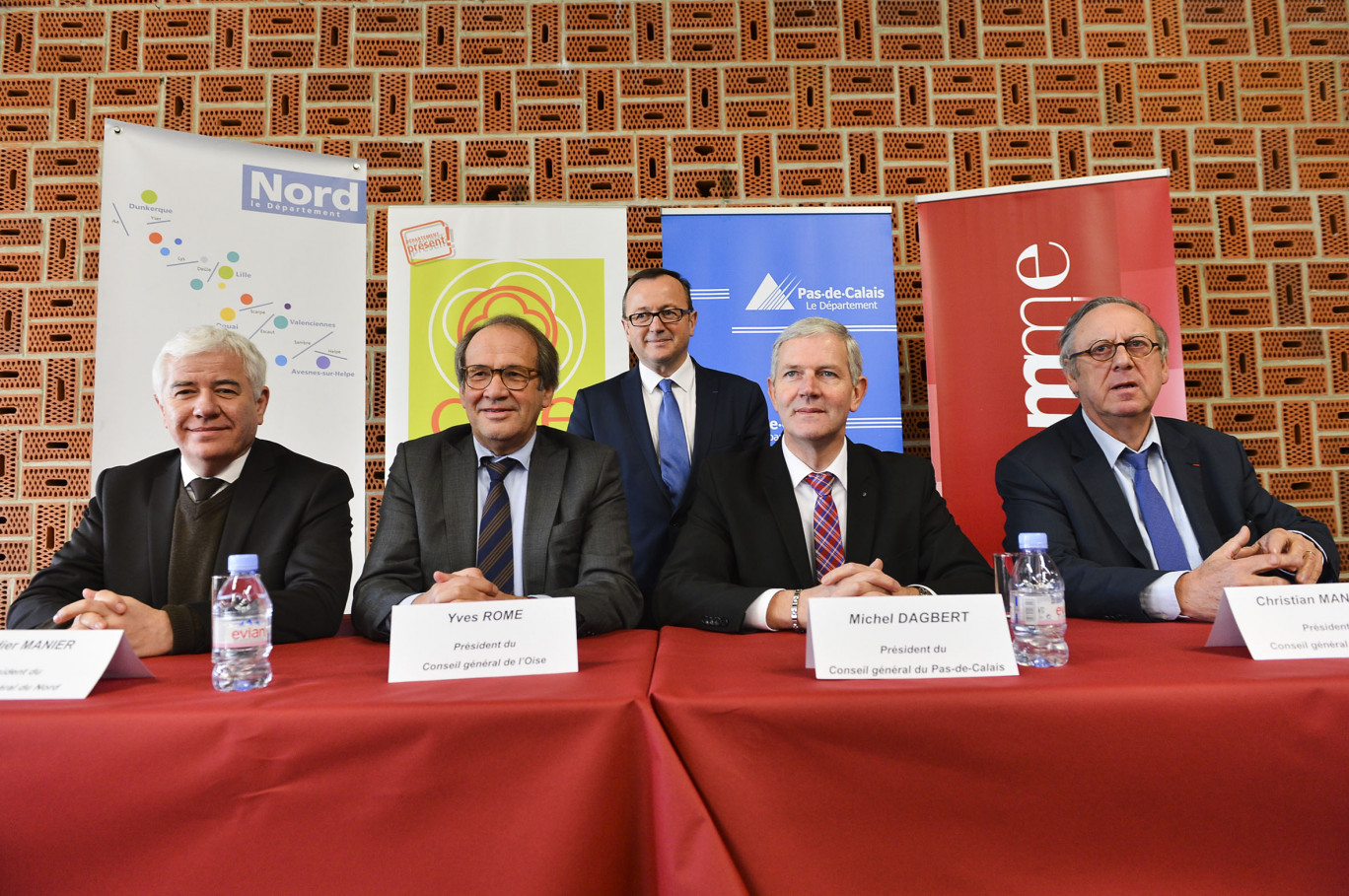 De gauche à droite, les présidents des conseils généraux : Didier Manier (Nord), Yves Rome (Oise), Michel Dagbert (Pas-de-Calais) et Christian Manable (Somme).
