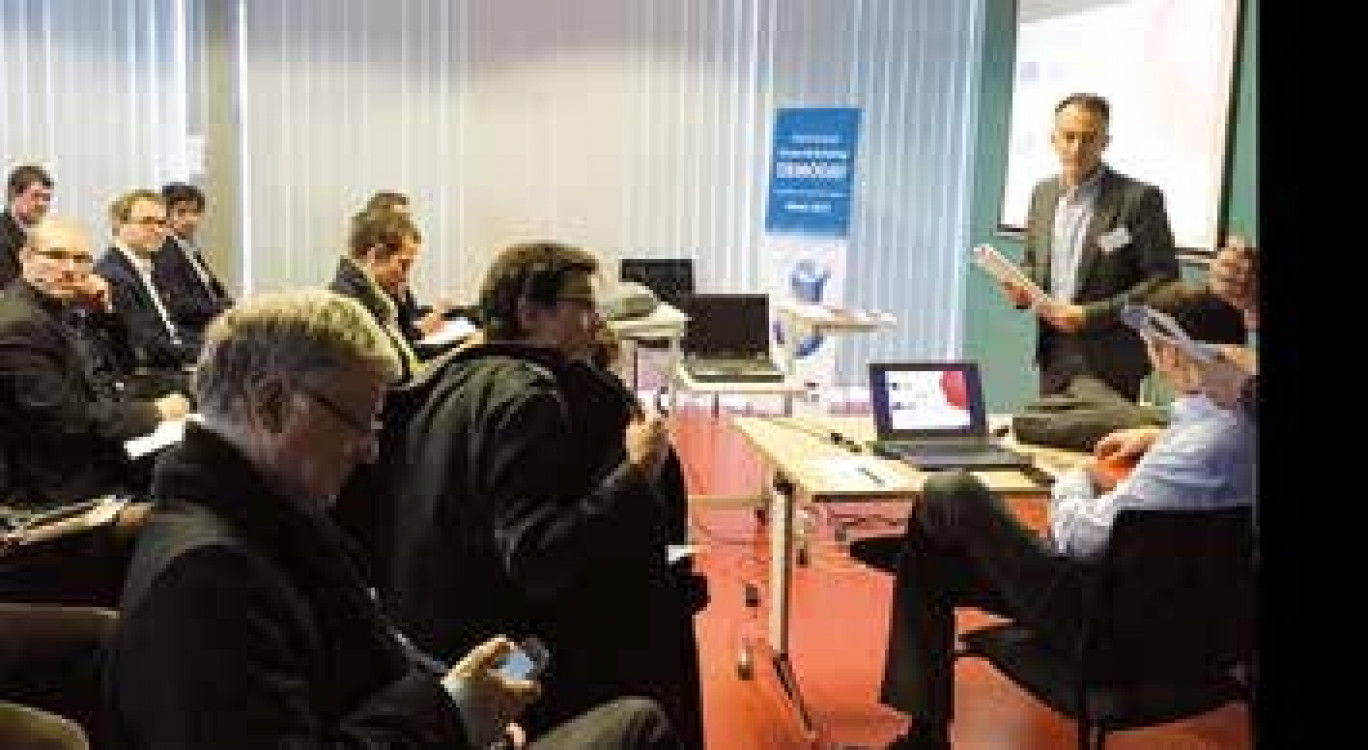 Etienne Vervaecke, directeur général d’Eurasanté (à droite sur la photo), a présenté le campus aux startups coréennes. 