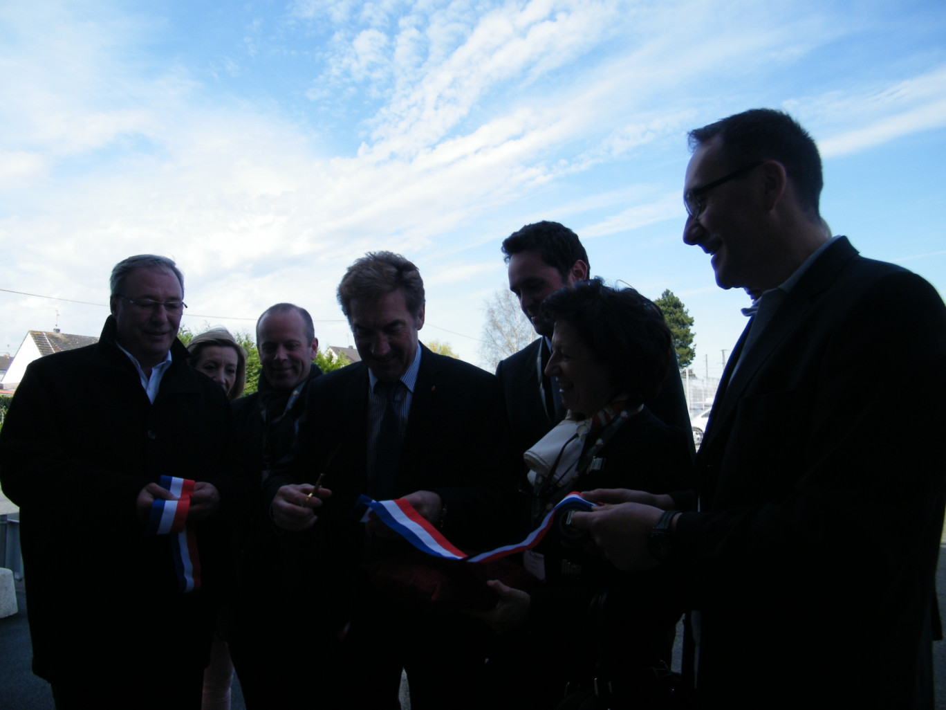 « Bernard Poissonnier, PDG de Baudelet Environnement (à gauche) et Bernard Debaeker, maire d'Hazebrouck, inaugurent l'extension de l'enseigne le 17 avril dernier ».