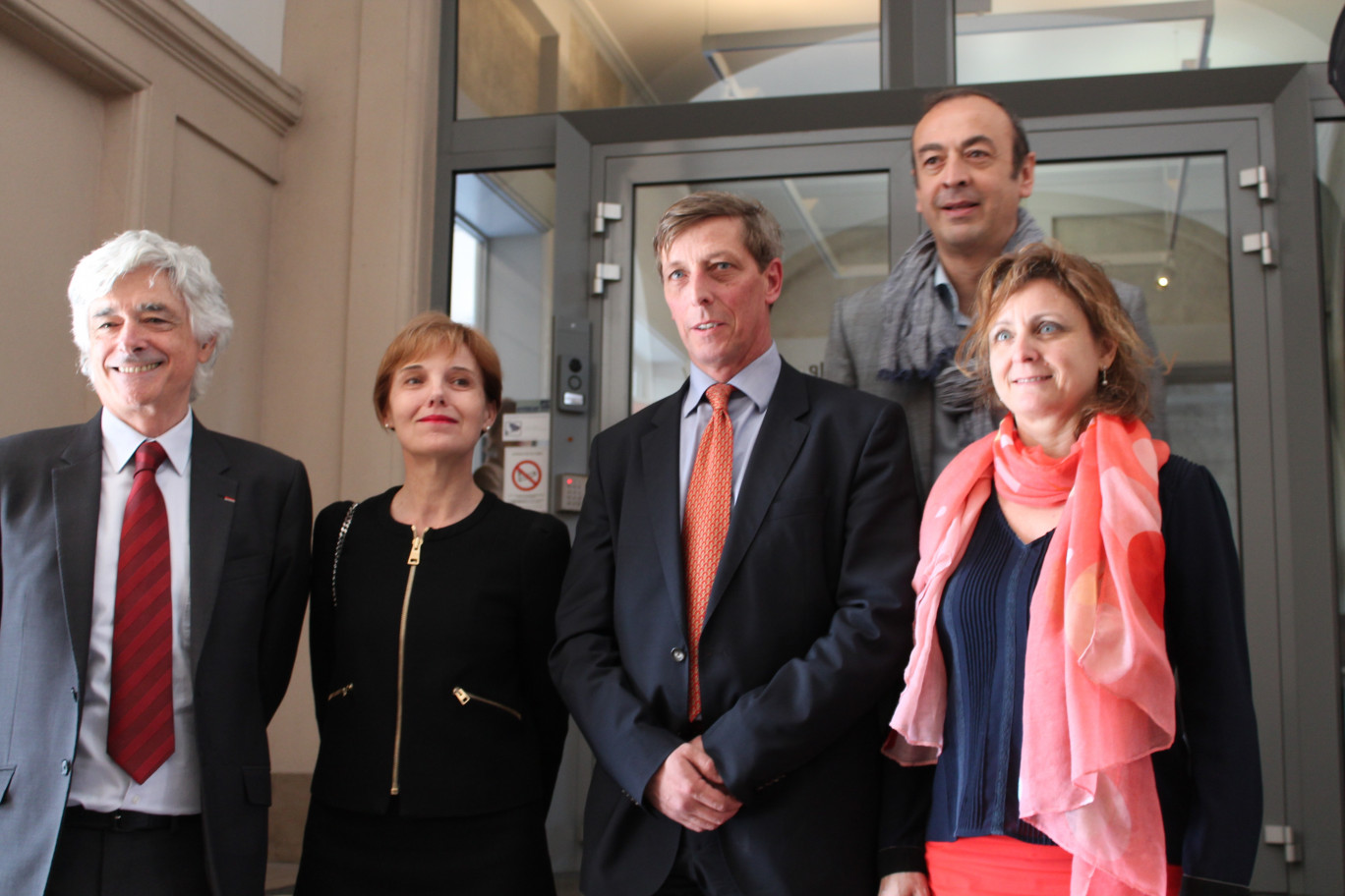 De g. à d., Luc Doublet, président Lille's Agency, Anne Voituriez, maire de Loos, Stéphane Leclef, directeur de l'unité traitement des eaux, Tessenderlo Group, Vincent Ledoux, vice-président MEL et Hélène Exbrayat au Secrétariat général aux affaires régionales.