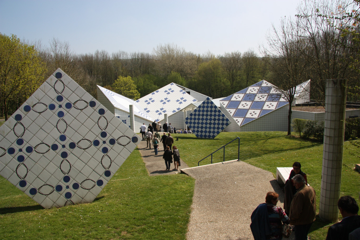 Le musée de la céramique de Desvres : lien entre techniques ancestrales et décor futuriste...