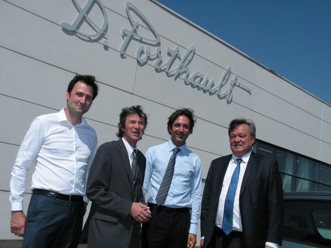 De gauche à droite : Thomas Ponsada, directeur général ; François-Xavier Villain, président de la Communauté d’agglomération de Cambrai ; Jean-Michel De Tarrazi, futur président de la SAS ; Philippe Nguyen, président de la société Héritage Collection.