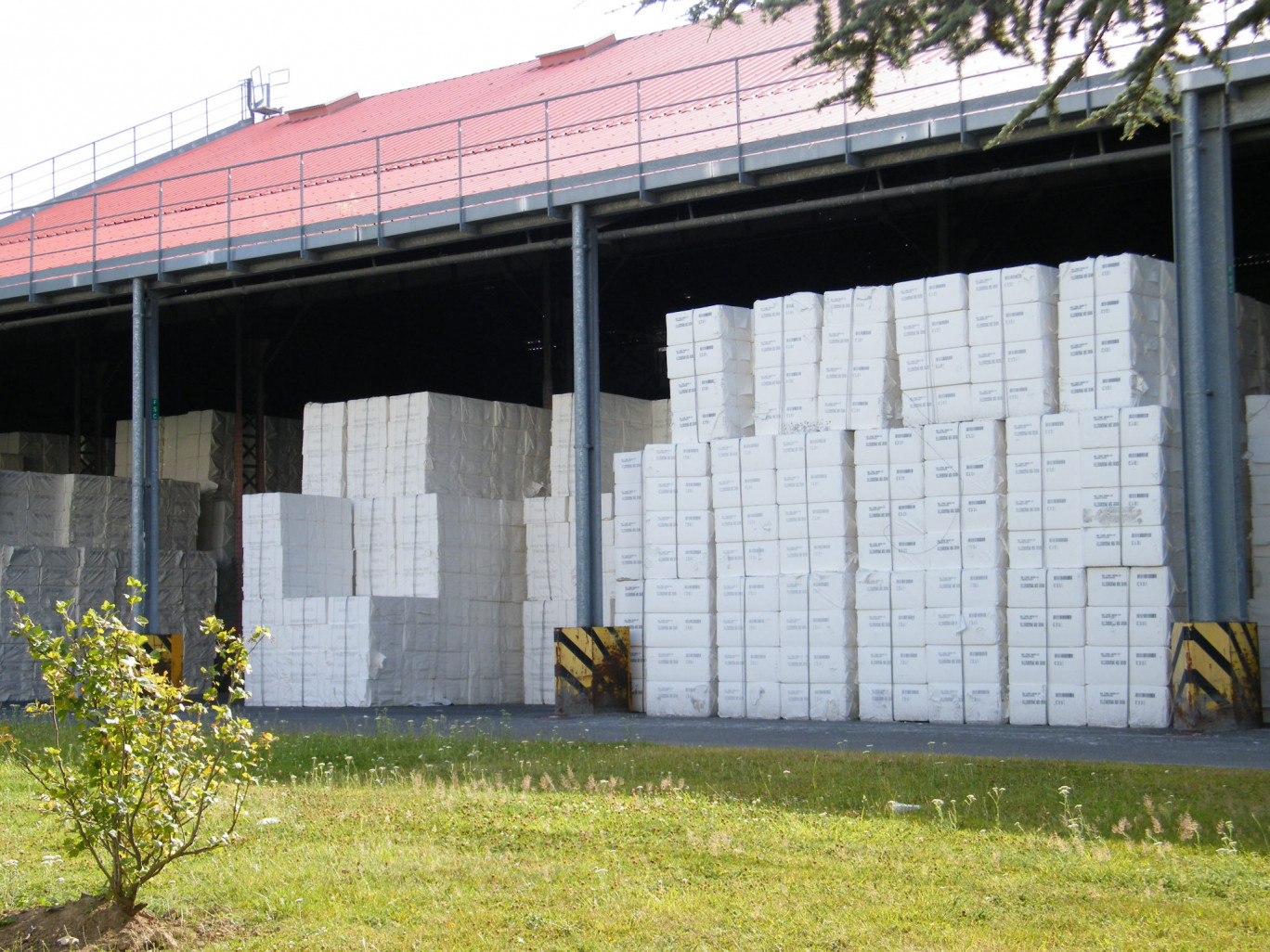 « L'usine contient pour plus de 8 millions d'euros de stocks que gardent les ouvriers ».