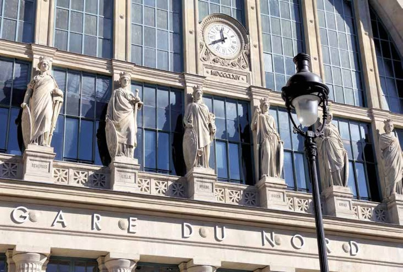 Avec ses 2100 trains et 700 000 visiteurs par jours, la Gare de Paris Nord est la plus grande gare d’Europe.