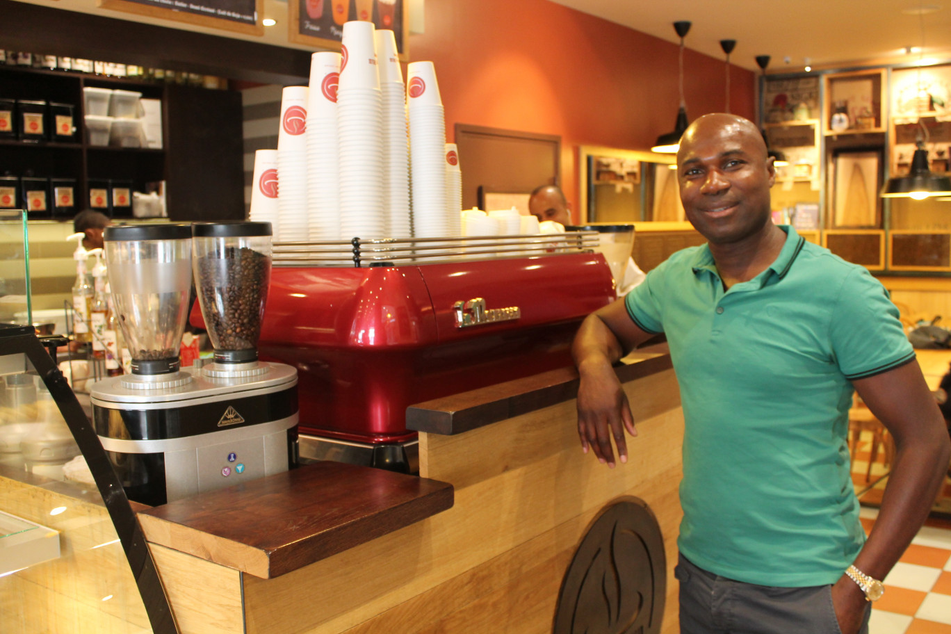 Serge Assama ne craint pas la concurrence de Starbuck et Costa Coffee dont l'arrivée à Lille approche.
