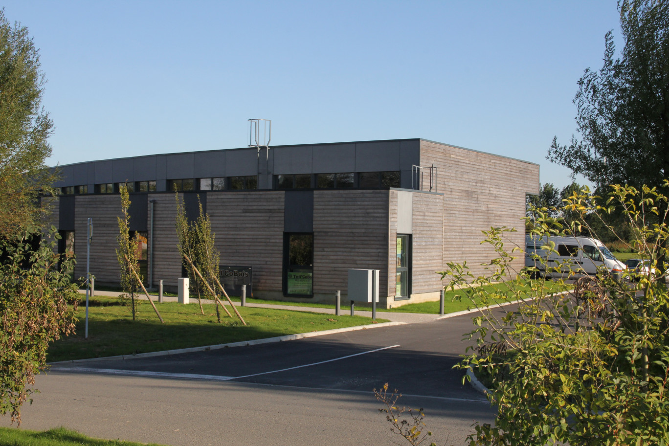 Le bâtiment relais n’a pas tardé à séduire son public. Il héberge 3 entreprises et affiche complet.   