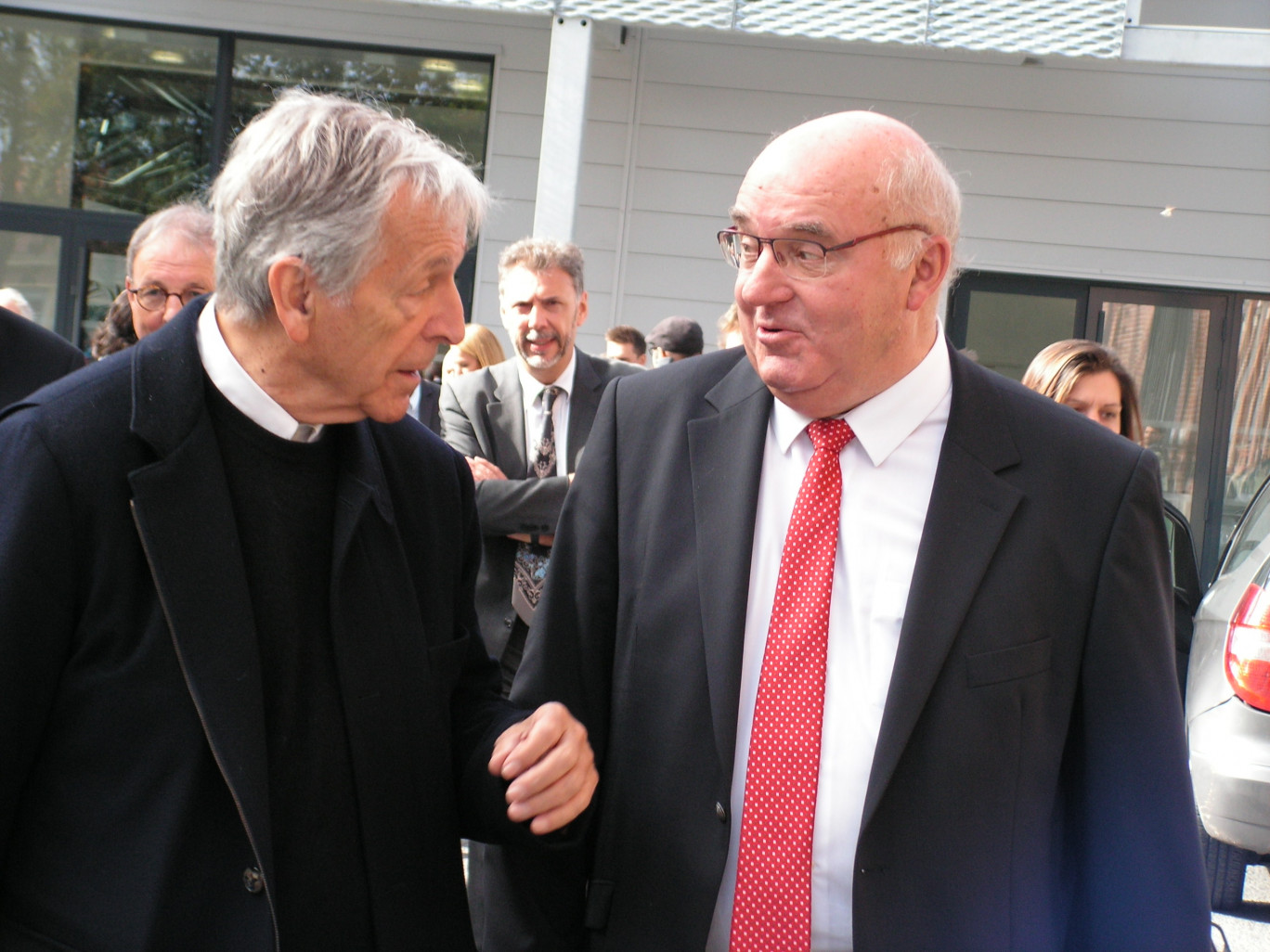 Le réalisateur Costa-Gavras en compagnie d’Alain Bocquet, président de la Communauté d’agglomération de la Porte du Hainaut.