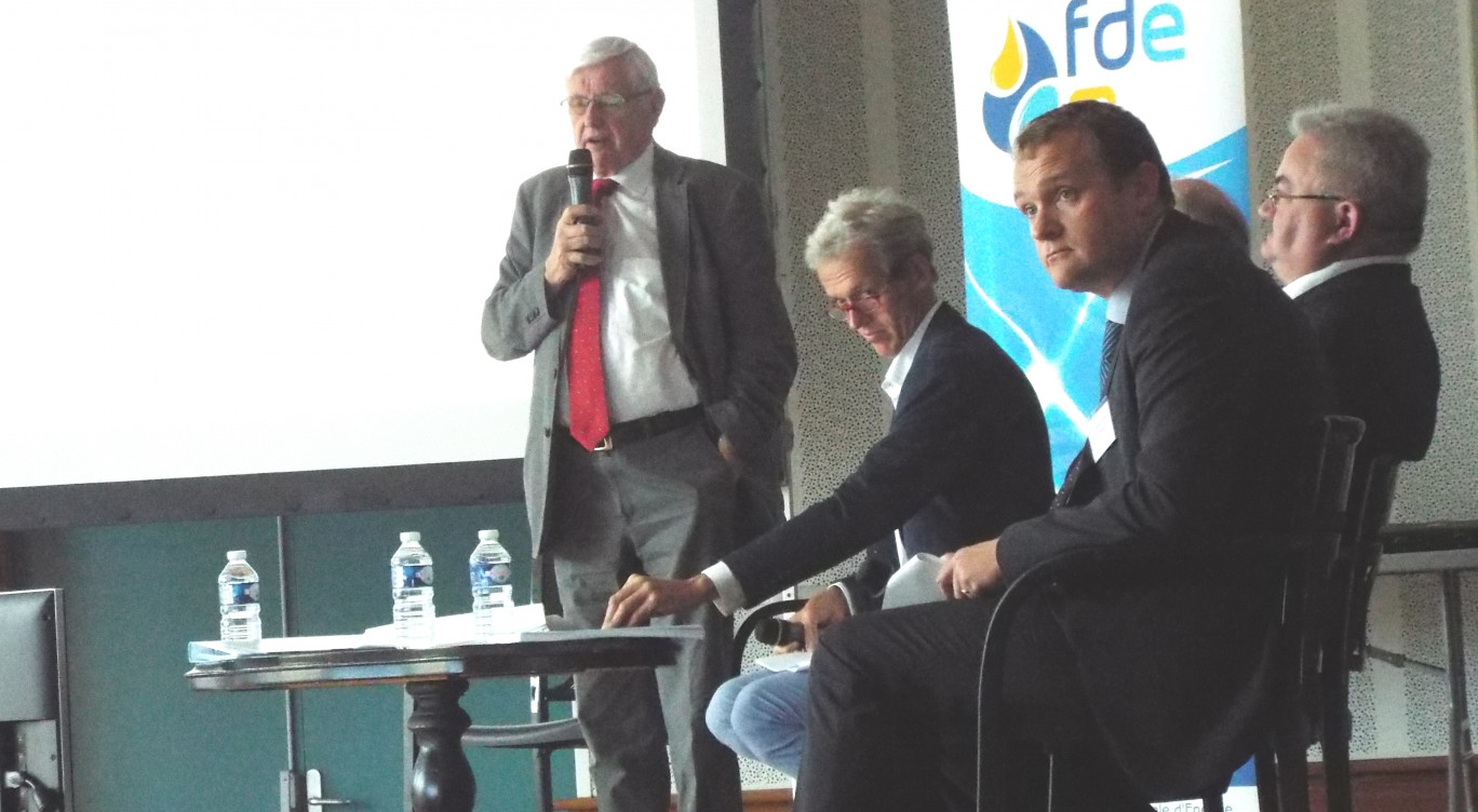 Michel Sergent, sénateur du Pas-de-Calais et président de la fédération départementale d’énergie du Pas-de-Calais, a animé les échanges avec les participants.