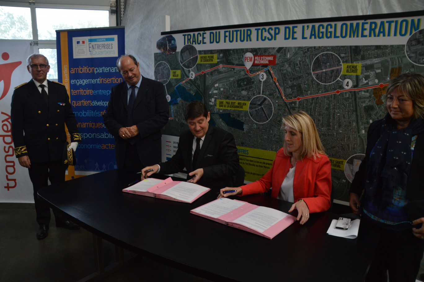 La charte a été signée dans les locaux de Calais Opale Bus.