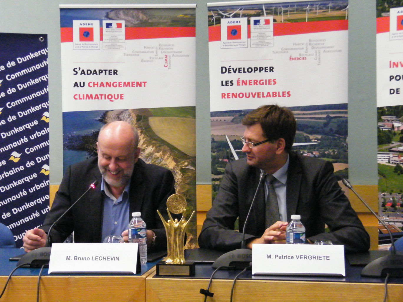 « Patrice Vergriete, président de la CUD et Bruno Lechevin, directeur de projet auprés de l'ADEME ».