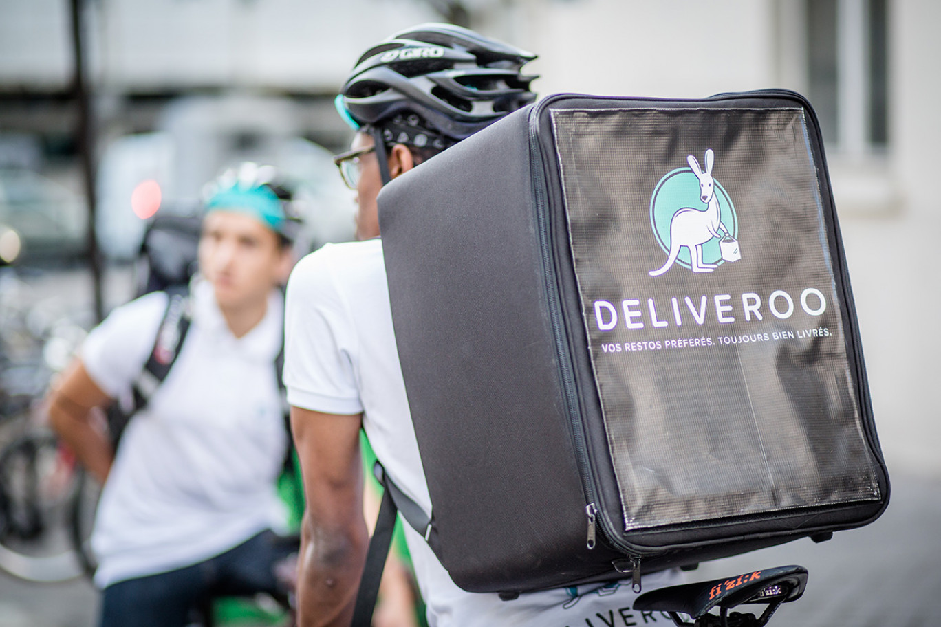Les coursiers de Deliveroo ne sont pas les seuls à arpenter les rues de Lille, Take Eat Easy a aussi son armada de Bikers. 